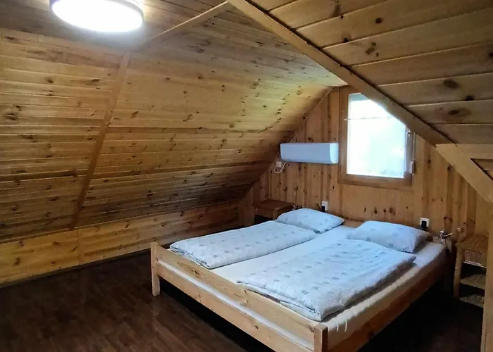 Boglarka Horgasznyaralo Feriehus